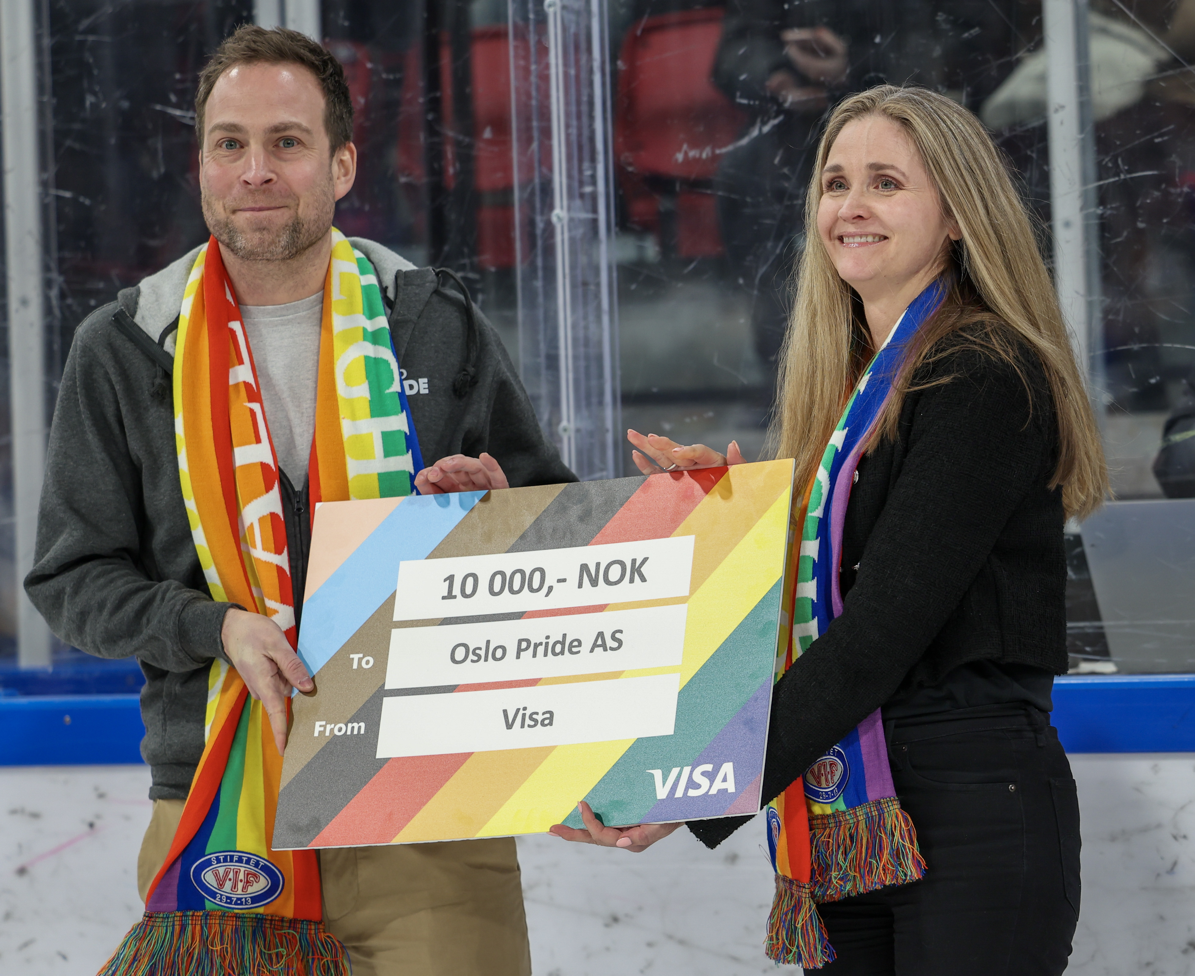 Visa og Vålerenga markerer PRIDE på Jordal